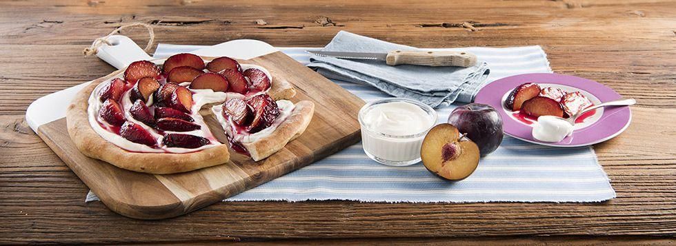 Fruit Pizza dolce crema ricotta e prugne caramellate