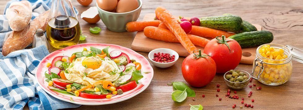 Nuvole di uova con verdure saltate