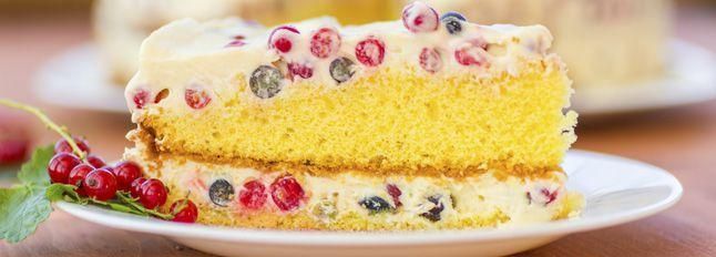 Torta soffice con crema ai frutti rossi