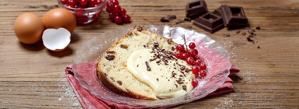 Panettone con crema al mascarpone e scaglie di cioccolato