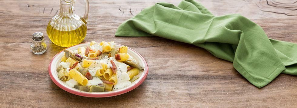Pasta con carciofi e speck