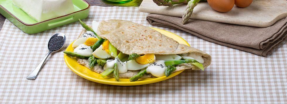 Piadina asparagi, uova e semi di papavero