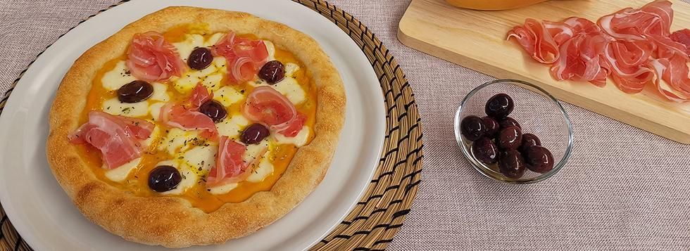 Pizza con crema di zucca e pancetta affumicata di Valeria Raciti
