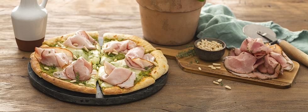 Pizza gourmet pesto, prosciutto cotto affumicato e timo