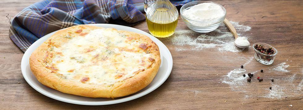 Pizza 4 formaggi Pizza 4 formaggi