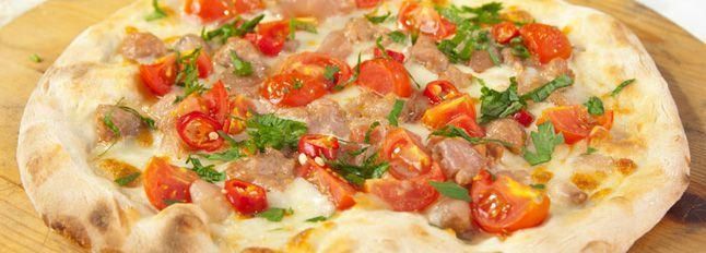 Pizza con lampascioni e salsiccia fresca
