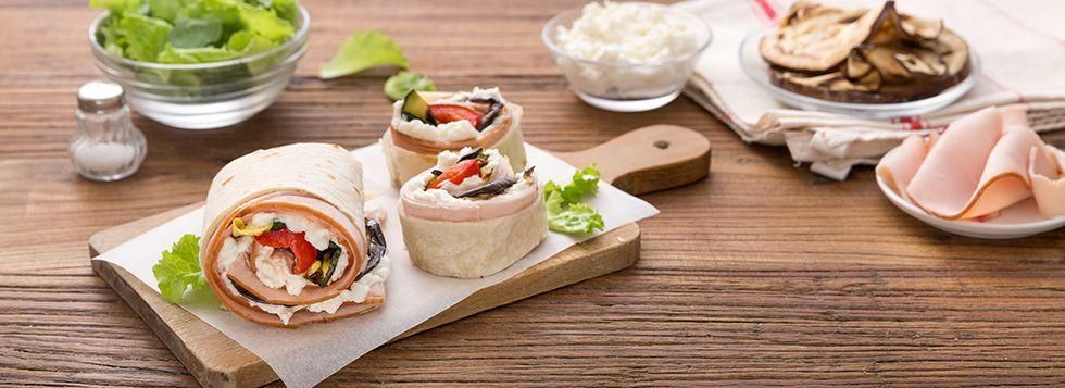 Rollè di tacchino con piadina romagnola, formaggio e verdure grigliate