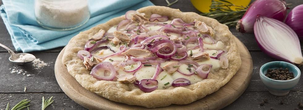PIZZA CON CIPOLLE ROSSE E TONNO BUONA DA STAR BENE 