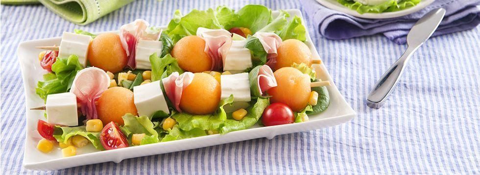 Spiedini di Formaggio Zero Grassi con prosciutto e melone