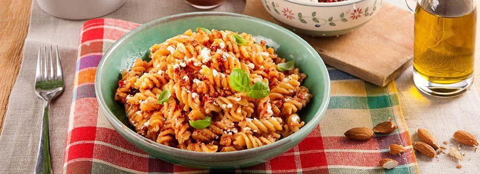 Fusilli al pesto di pomodori secchi e ricotta