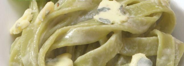 Tagliatelle verdi con formaggi