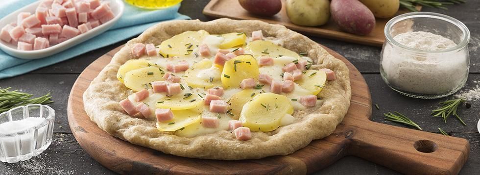 PIZZA CON PATATE E PROSCIUTTO COTTO BUONA DA STAR BENE 