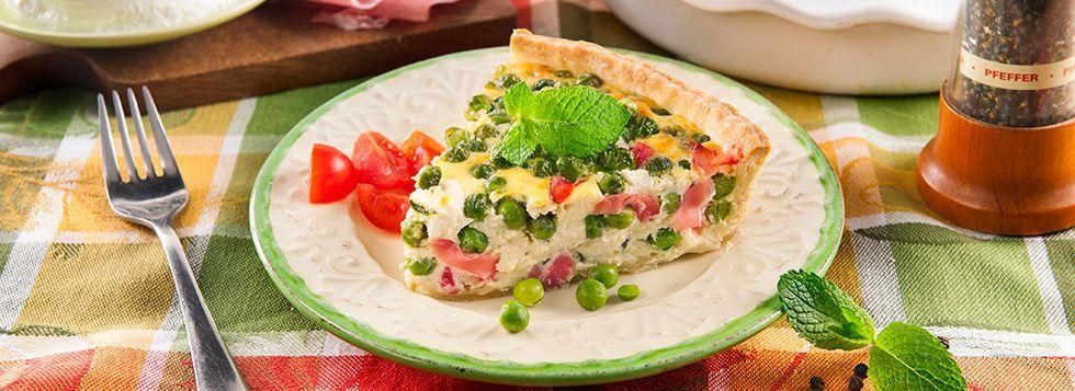 Torta di ricotta con piselli e prosciutto crudo