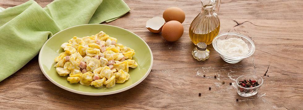 Tortellini panna e prosciutto