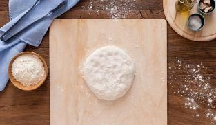 Pizza tonda con Mozzarella Santa Lucia, Certosa e Prosciutto Cotto Fetta Golosa 