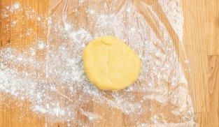 formare un panetto e avvolgerlo nella pellicola trasparente formare un panetto e avvolgerlo nella pellicola trasparente
