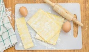 stendere la sfoglia di pasta stendere la sfoglia di pasta