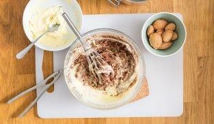unire i tuorli con lo zucchero unire i tuorli con lo zucchero