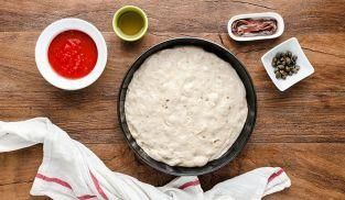 Teglia margherita con Mozzarella Cucina Santa Lucia alici e capperi