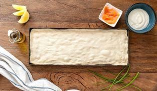 Pizza con salmone affumicato