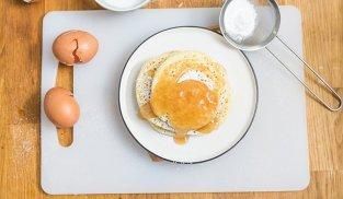 impiattare i pancake con marmellata impiattare i pancake con marmellata