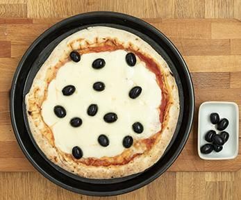 Pizza con olive nere Pizza con olive nere