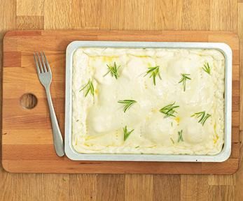 Focaccia di Recco con Certosa Focaccia di Recco con Certosa