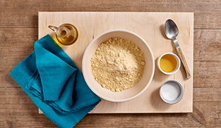 Pizza con farina di ceci preparazione 1