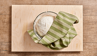 Pizza siciliana con acciughe e capperi preparazione 2 Pizza siciliana con acciughe e capperi preparazione 2