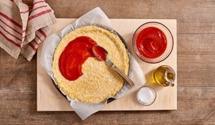 Pizza con farina di mais preparazione 2 Pizza con farina di mais preparazione 2