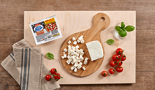 Pizza con rucola, pomodorini e ciliegine preparazione 4 Pizza con rucola, pomodorini e ciliegine preparazione 4