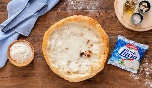 Pizza tonda con Mozzarella Santa Lucia, Certosa e Prosciutto Cotto Fetta Golosa 