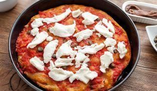 Teglia margherita con Mozzarella Cucina Santa Lucia alici e capperi Teglia margherita con Mozzarella Cucina Santa Lucia alici e capperi