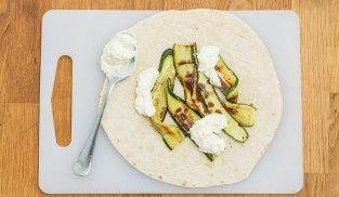 farcire la piadina con le zucchine e la Certosa farcire la piadina con le zucchine e la Certosa