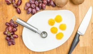 creare delle palline di melone creare delle palline di melone