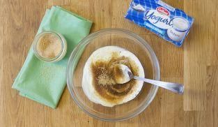 unire allo yogurt lo zucchero di canna