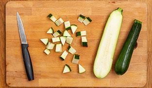 Cestini di pasta sfoglia ripieni preparazione 1 Cestini di pasta sfoglia ripieni preparazione 1