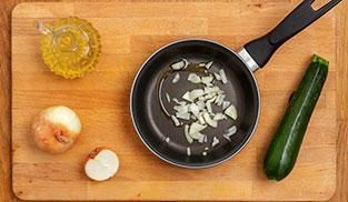Cestini di pasta sfoglia ripieni preparazione 2 Cestini di pasta sfoglia ripieni preparazione 2