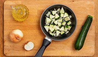 Cestini di pasta sfoglia ripieni preparazione 3 Cestini di pasta sfoglia ripieni preparazione 3