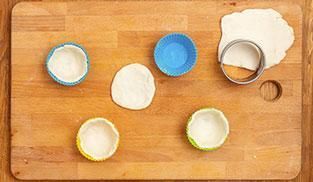 Cestini di pasta sfoglia ripieni preparazione 7 Cestini di pasta sfoglia ripieni preparazione 7