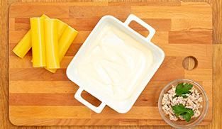 Adagiate in una pirofila i cannelloni farciti 