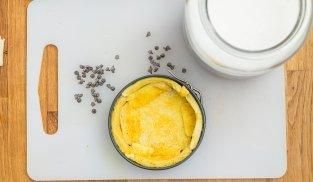 riempire la tortiera con il pan di spagna riempire la tortiera con il pan di spagna