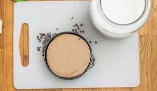 versare nella tortiera la crema di ricotta versare nella tortiera la crema di ricotta