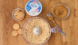 tritare finemente i biscotti tritare finemente i biscotti
