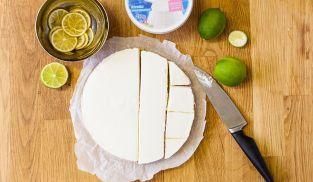 tagliare a quadrotti la cheesecake al limone tagliare a quadrotti la cheesecake al limone