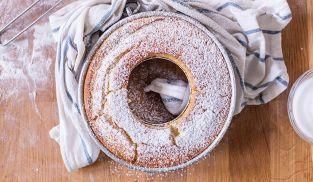 svolverizzare il ciambellone con lo zucchero a velo svolverizzare il ciambellone con lo zucchero a velo