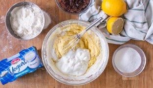 unire lo yogurt al composto unire lo yogurt al composto