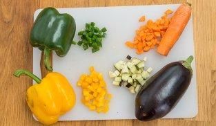 tagliare le verdure a dadini tagliare le verdure a dadini