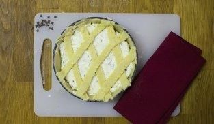 formare con la pasta frolla avanzata delle striscioline formare con la pasta frolla avanzata delle striscioline