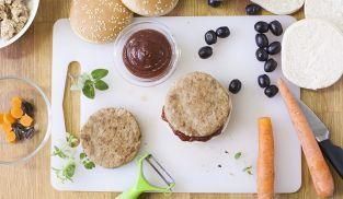 DRAGHI BURGER (vegburger di fagioli rossi e galbanino) DRAGHI BURGER (vegburger di fagioli rossi e galbanino)